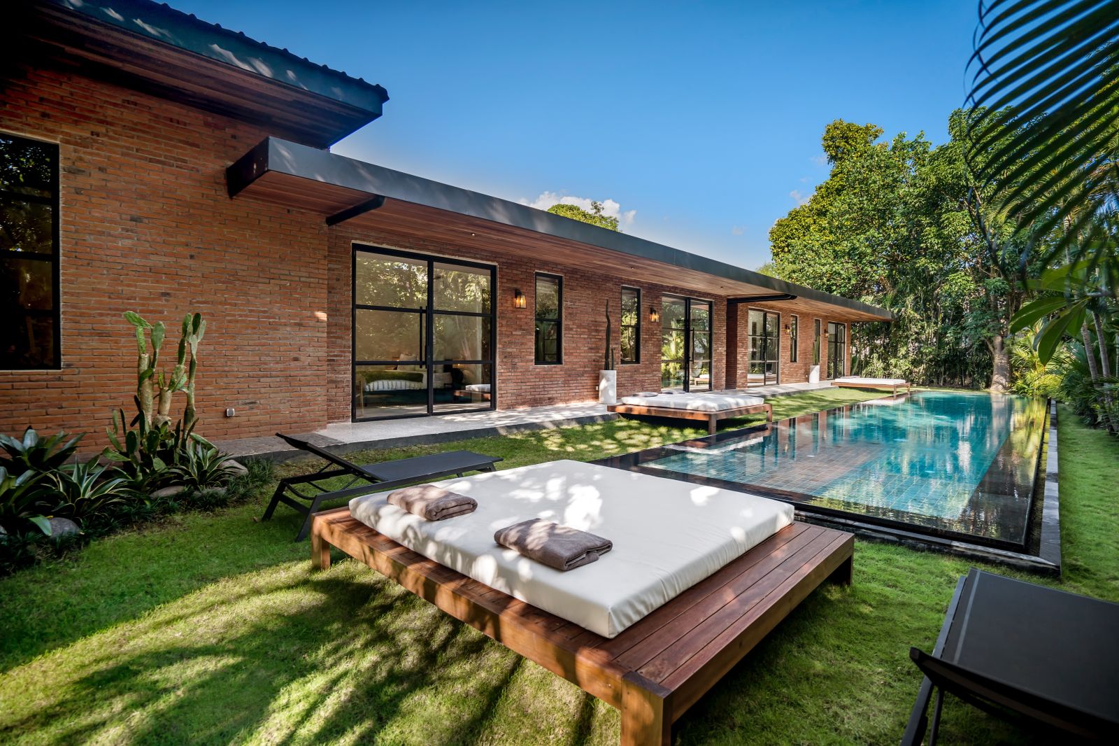 IDYLLIC INDUSTRIAL TROPICAL HOME